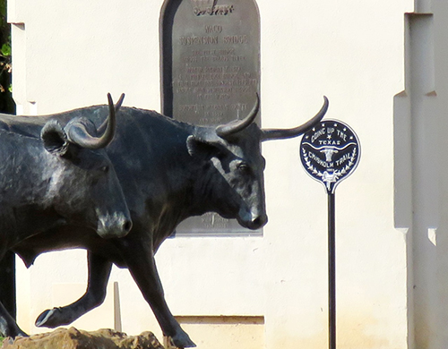 longhorn Chisolm Trail marker